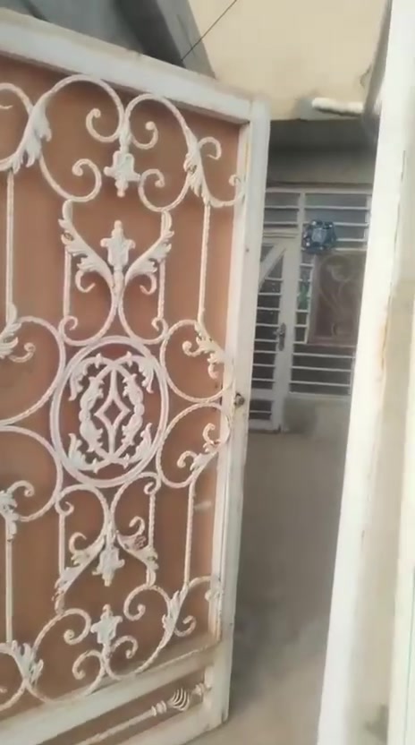 بيت 100مترللايجار يحتوي على غرفه وصاله واستقبال ومطبخ وتخاريج بدون صطح للاستفسار الاتصال على الرقم 
***********
