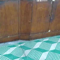 بوفية تكمة قديمة شغل ممتاز بيهة اضرار خفيفة مو قوية للبيع وبسعر 75 الف...