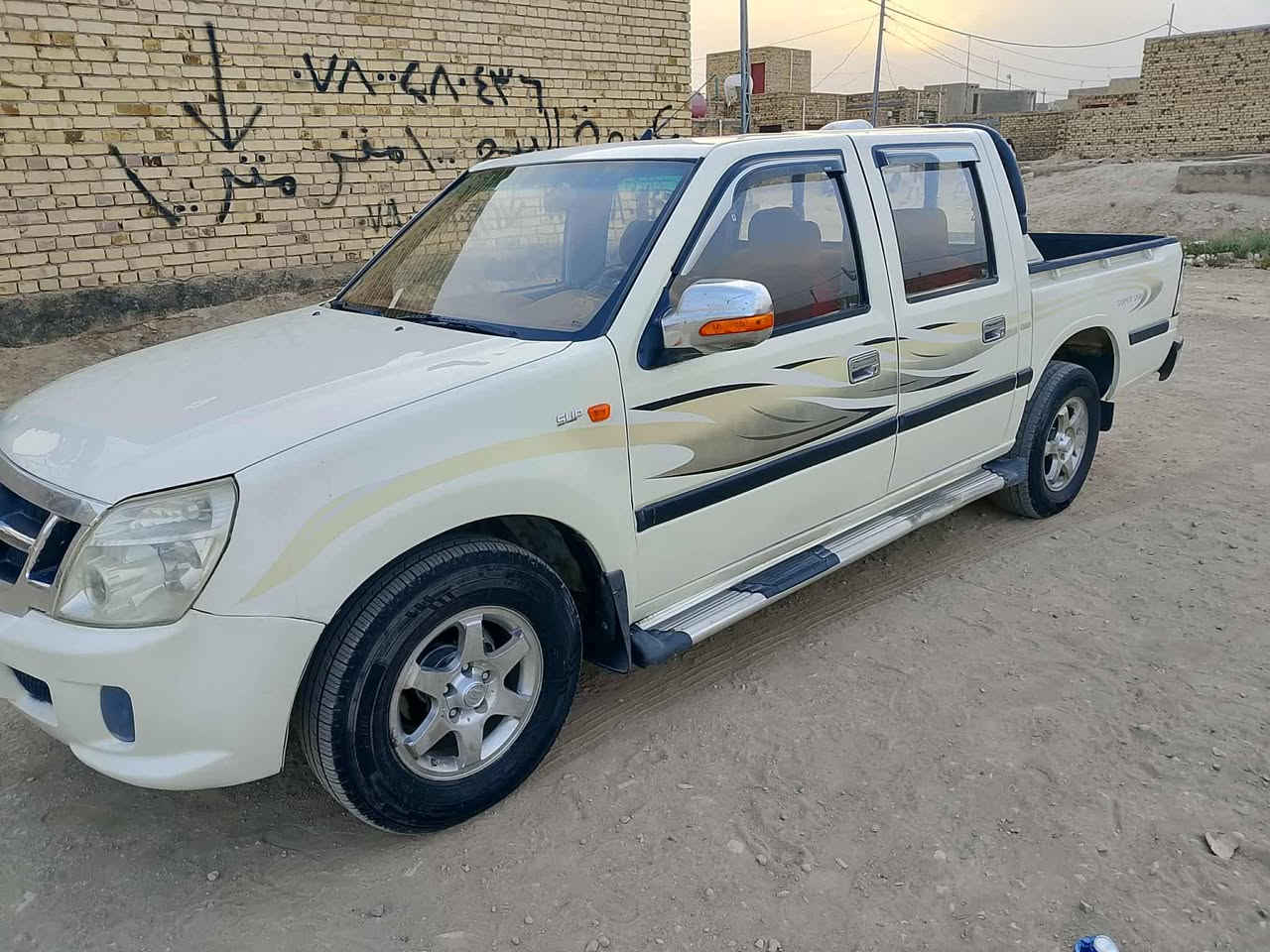 السلام عليكم
بيكم فتون موديل 2013 

رقم واسط 

مكفولة 

كير محرك شرط 

حداديه تخم تاير شرط 

السعر 47 وبيه مجال 

الاتصال *********** 

مكان ديوانيه
