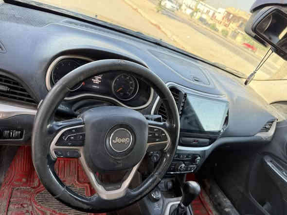 السلام عليكم جيب بزون موديل 15 بسمنا سياره كير محرك حداديه  كله نضيف تبريد محرك 6 سلندر 3600 فووول لاخير سياره  حادث فقط جاملغ بدون دوخل وحاليا جاملغ جارد سعره 105 وماكو بهيج اسعار ابد رقم الهاتف***********
