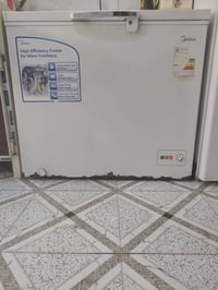 للبيع طباخ اربع عيون وفرن شغال  مجمده نضيفه ثلجه فول  07700412895