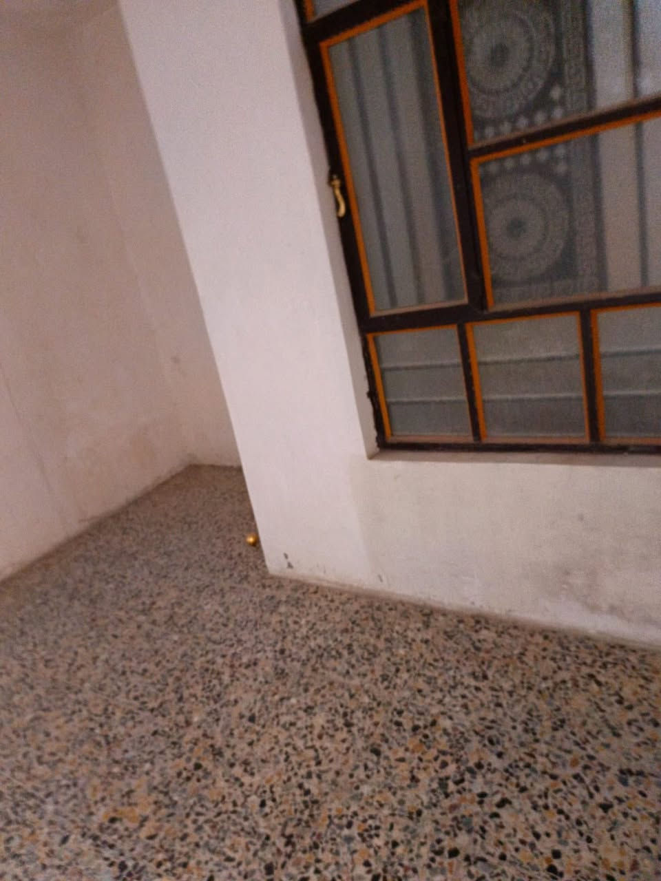 بيت بل شعب سوق الصبح المساحة 40 متر واقع حال 42متر رقم ***********
