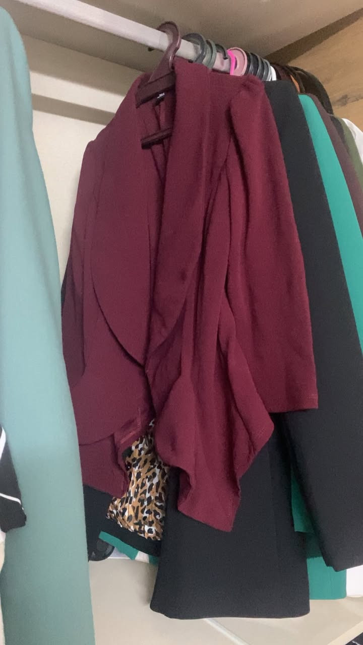 السلام عليكم
وصيت ستر رسميه ووحده سبورت وماطلعن قياسي
بعدهن بالعلامه. طويلات مستورات. ألوانهم عمليه 
اسود وسماكي واخضر فيروزي
سعر الوحده ٢٤ الف
خامه وقطع تموت
وعندي ستر مستعمله نظيفه كلش كلش وسعرهن مناسب قصيرات وياهن فستان اسود جديد وطويلات
الي تريد  ووزنه بين ٦٧ /٧٥ تراسلني وتتدلل


**إذا كنت صاحب هذا الإعلان وتريد حذفه لأي سبب، رجاءا أرسل رسالة إلى الدعم الفني**