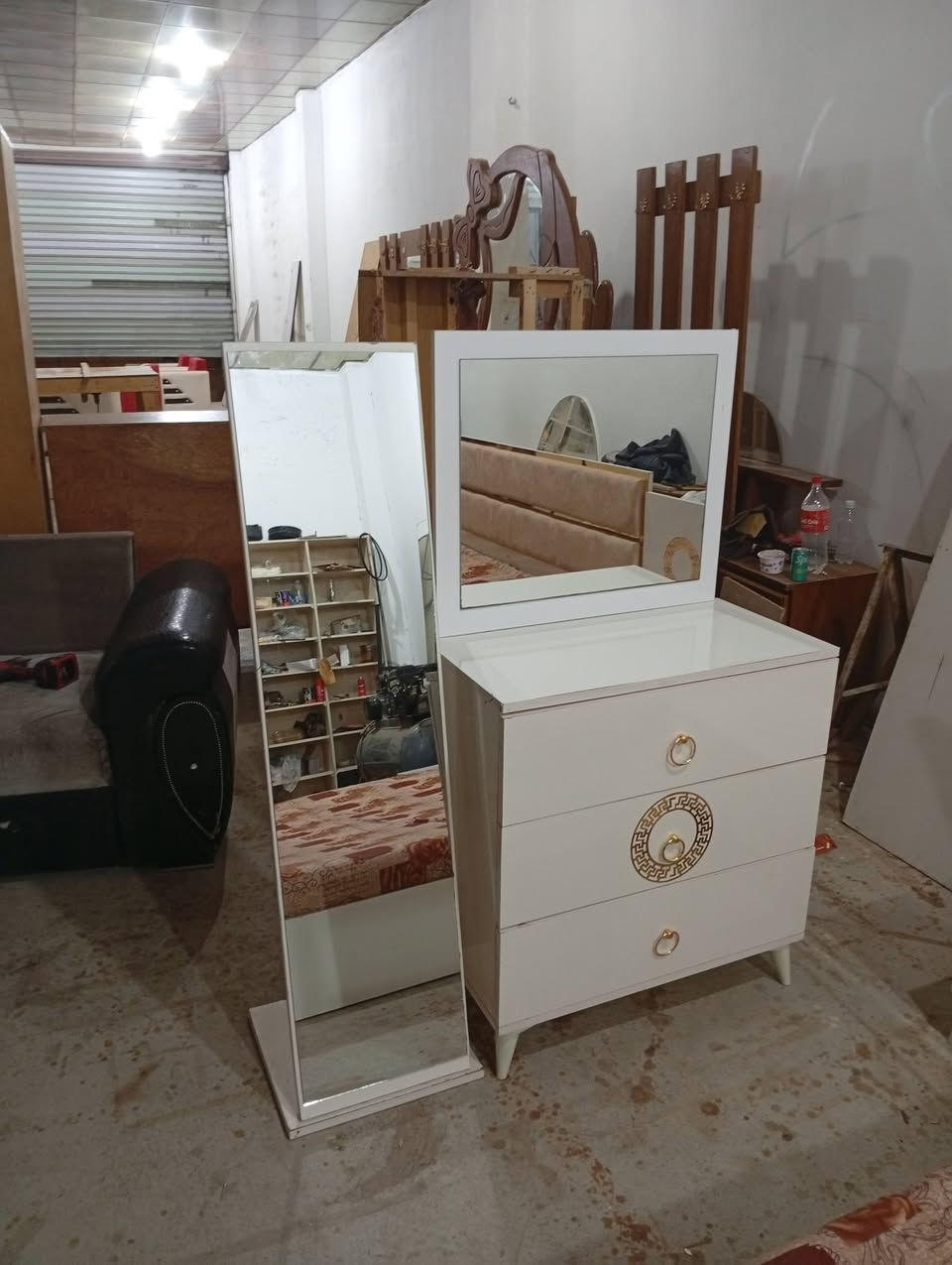 غرفة نوم ٦قطع كلش نضيف ويه الشد والنقل٤٠٠للستفسار***********
