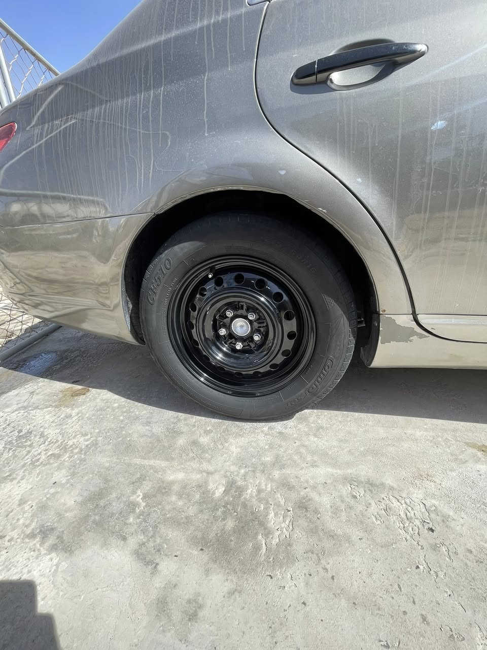 ويل عادي اصلي حاويه مصبوغ حراري ياباني كورلا كامري افلون ملكه راس الثور كل الياباني حجم 16 هوه وتايراته لو وحده هم عادي السعر 160 وبي مجال كلش قليل ***********
