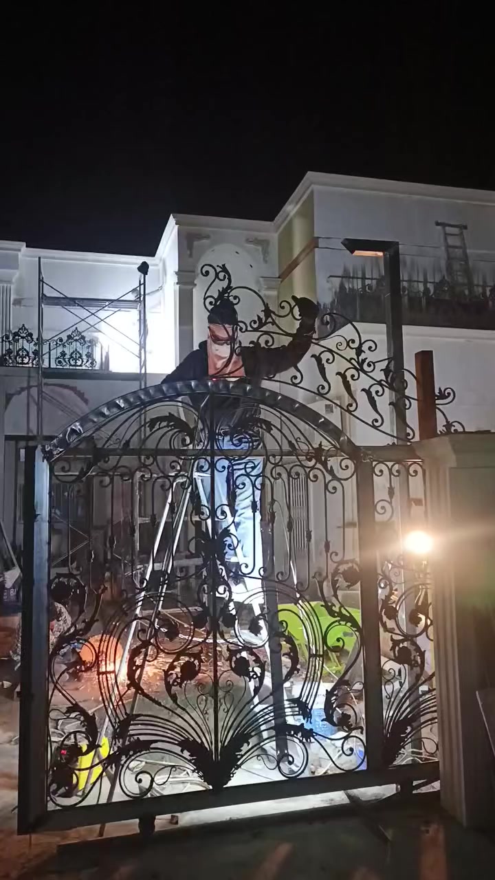 حداد متنقل كافة الحدادة للتواصل *********** حتلو عدك سرقي  هم اجيك لا تستحي احشي شحجي   شحجييييي ههههه عنوان نجف   والكوفة وجميع الانحاء
