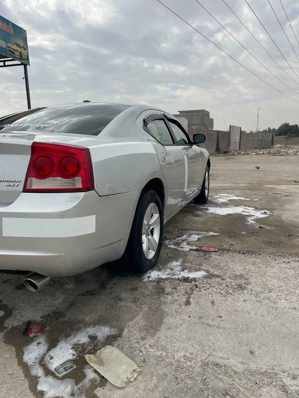 السلام عليكم جارجر 2009 مكفوله من الضربه بيه مكانات صبغ سياره جديده كير مكينه حداده تخم تاير كله كفاله حجم المحرك3500رقم جديد سنويه جديده هزه جديده السعر 95وبالعافيه على الياخذه رقم الهاتف ***********العنوان البصره
