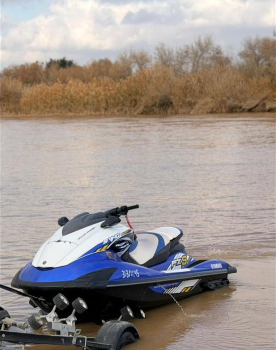 السلام عليكم جت سكي 2016 FZ
مشتغل 120ساعة 
مكفول المحرك 
السعر 130 
الرقم ***********
