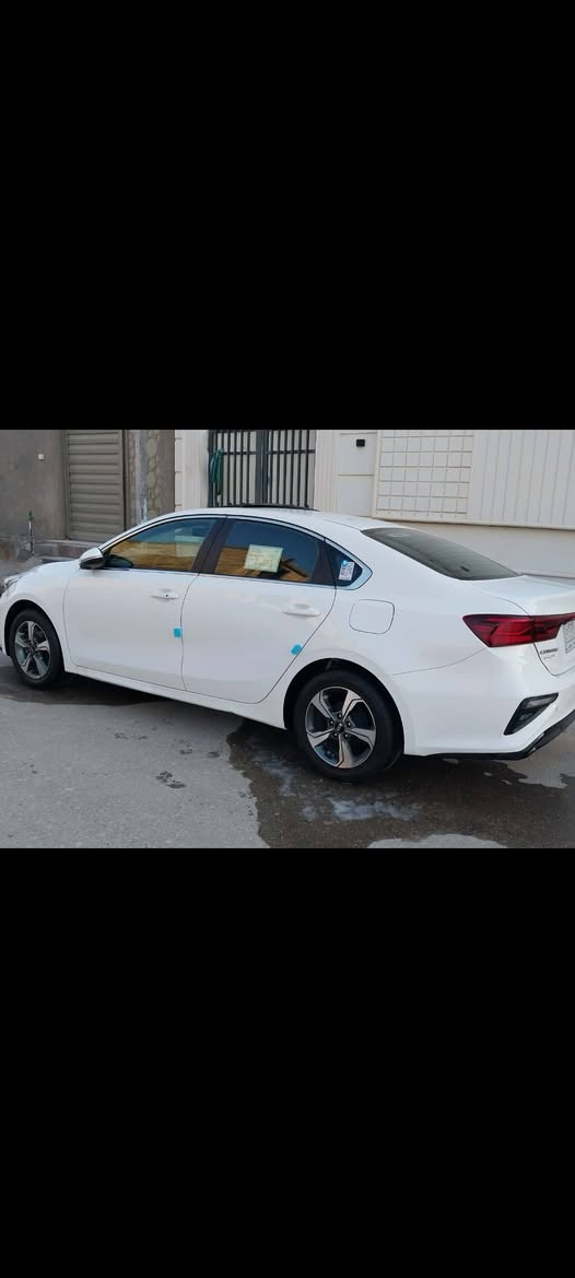 سيراتو 21 فل مواصفات مكفوله كفاله رقم بغداد/بصمه فتحه تبريد قطعتين تحكم بلستيرن مري شفط اشاير بلمري اناره ابواب لد نهاري حساسات امامي وخلفي محرك كير شرط حداديه شرط تخم تاير ويل كروم محرك 1600 ماشيه 83 //
***********
