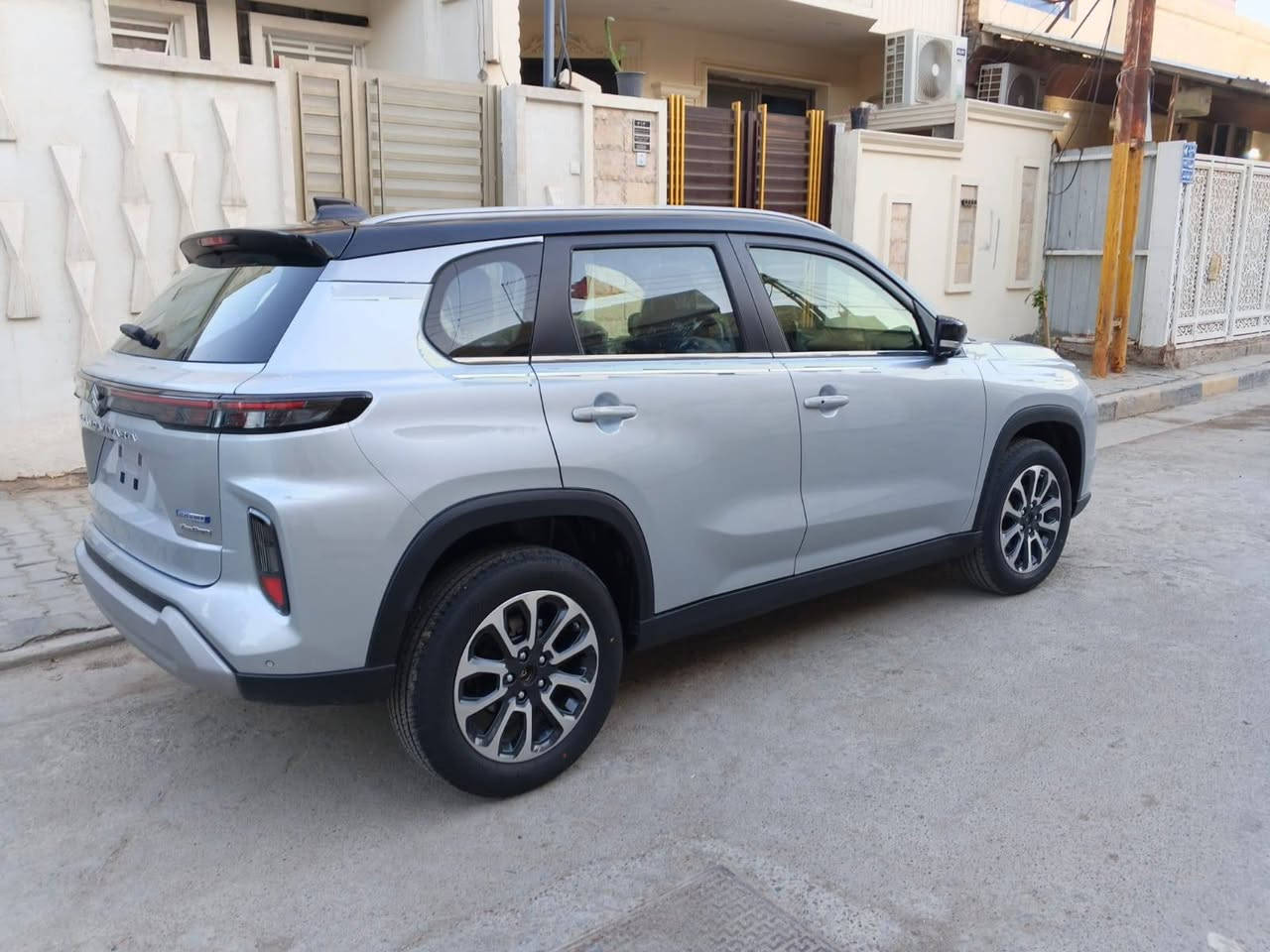 الفئة: SUV (دفع رباعي / دفع أمامي)
عدد المقاعد: 5 ركاب
محرك 4 سلندر سعة 1.5 لتر
القوة: حوالي 101–103 حصان
العزم: 136 نيوتن متر
قير أوتوماتيك 6 سرعات أو عادي حسب الفئة
صرفية الوقود تقريباً 20 كم لكل لتر
خزان الوقود 45 لتر �
كارتي +١
شاشة لمس 9 إنج
كاميرا 360 درجة
شحن لاسلكي للموبايل
دخول ذكي + تشغيل زر
شاشة معلومات للسائق
مثبت سرعة
وسائد هوائية أمامية وجانبية وستائر
نظام ABS + EBD
نظام الثبات الإلكتروني ESP
حساسات خلفية
كاميرا خلفية أو 360 حسب الفئة �
صرفية بنزين اقتصادية
شكل عصري ورياضي
راحة عالية داخل المقصورة
مناسبة للمدينة والسفر
سقف بانوراما
سعر   140
محجوزه ثلاث سنوات
***********
