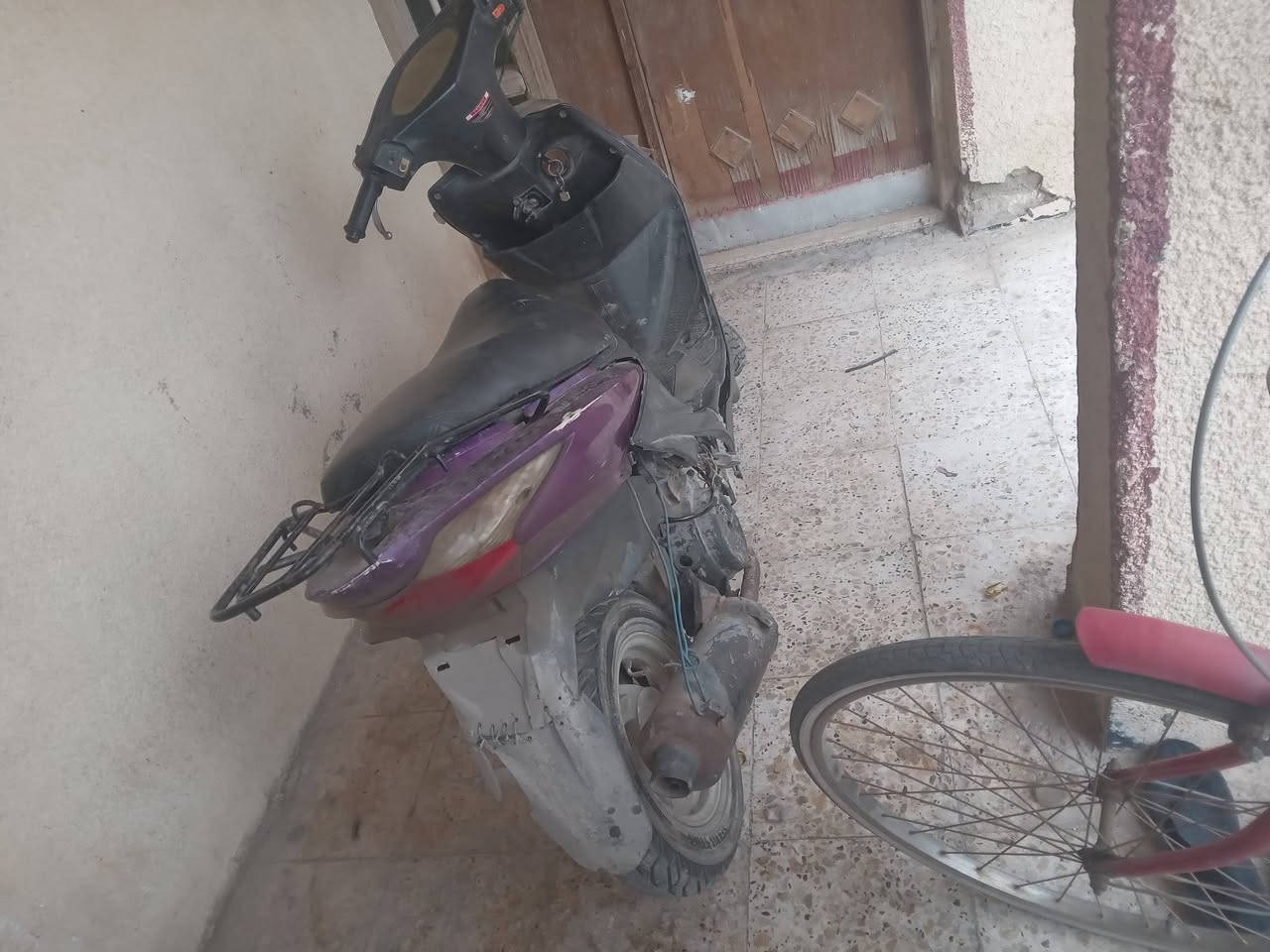 دراجه ادرس ماليزي للبيع مجفته اكثر من مره بس تشتغل سلف هنتر مايشتغل صلنصه ملحومه اكثر من مره سعر 110الف بي مجال ابيعه كومه حديد مكان كوت داموك .  الاستفسار على واتساب ***********
