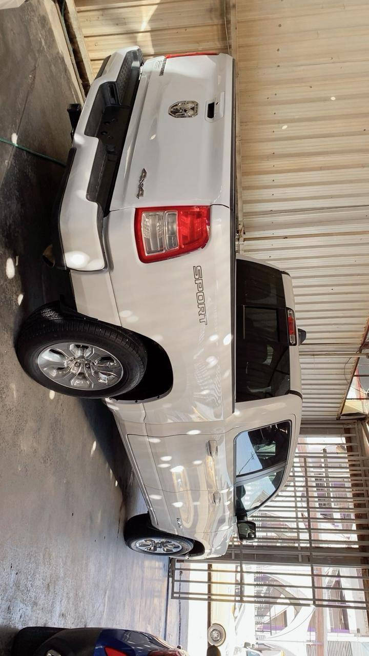 السلام وعليكم
دوج رام 2023 بك هورن لارمي 1500محرك 6سلندر 
باب طويل بدي قصير
ملاحظه/حادث السيارة بدون ايرباك
مواصفات السيارة
*بصمة تشغيل عن بعد
*هاند بريك دكمة كهربائي 
*مانع تصادم خلفي 
*مانع تصادم امامي
*مرايا مع خاصية التعتيم الذاتي
*مساحات تخزين إضافية تحت المقاعد
*ويل كب حجم 20بلادي
*رادارات جانبية لتوقف الذاتي
*تحذير مغادرت المسار
* كشنات تدفئة 
*استيرن تدفئة+تحكم
مكاني بغداد السعر260 وبيهة مجال موبايل ***********
