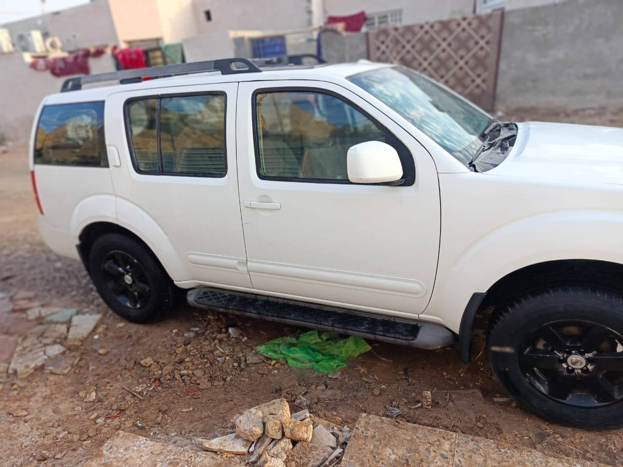 سلام عليكم سياره نيسان بافندر وارد امريكي مديل 2009 لبيع او مراوس  بيه صفحه صبغ ومحرك تجفيت جديد على ايدي غراض اصلي شرط حداديه عام فلنجات وبربرنات خلفيه جديد كير خير من الله صيانه عام طخم تاير جديد صايرلي سبوع من شديته سياره رقم بغداد راعيه بلعزيزيه وسياره السعر 97 بلعمارة اتصال ***********
