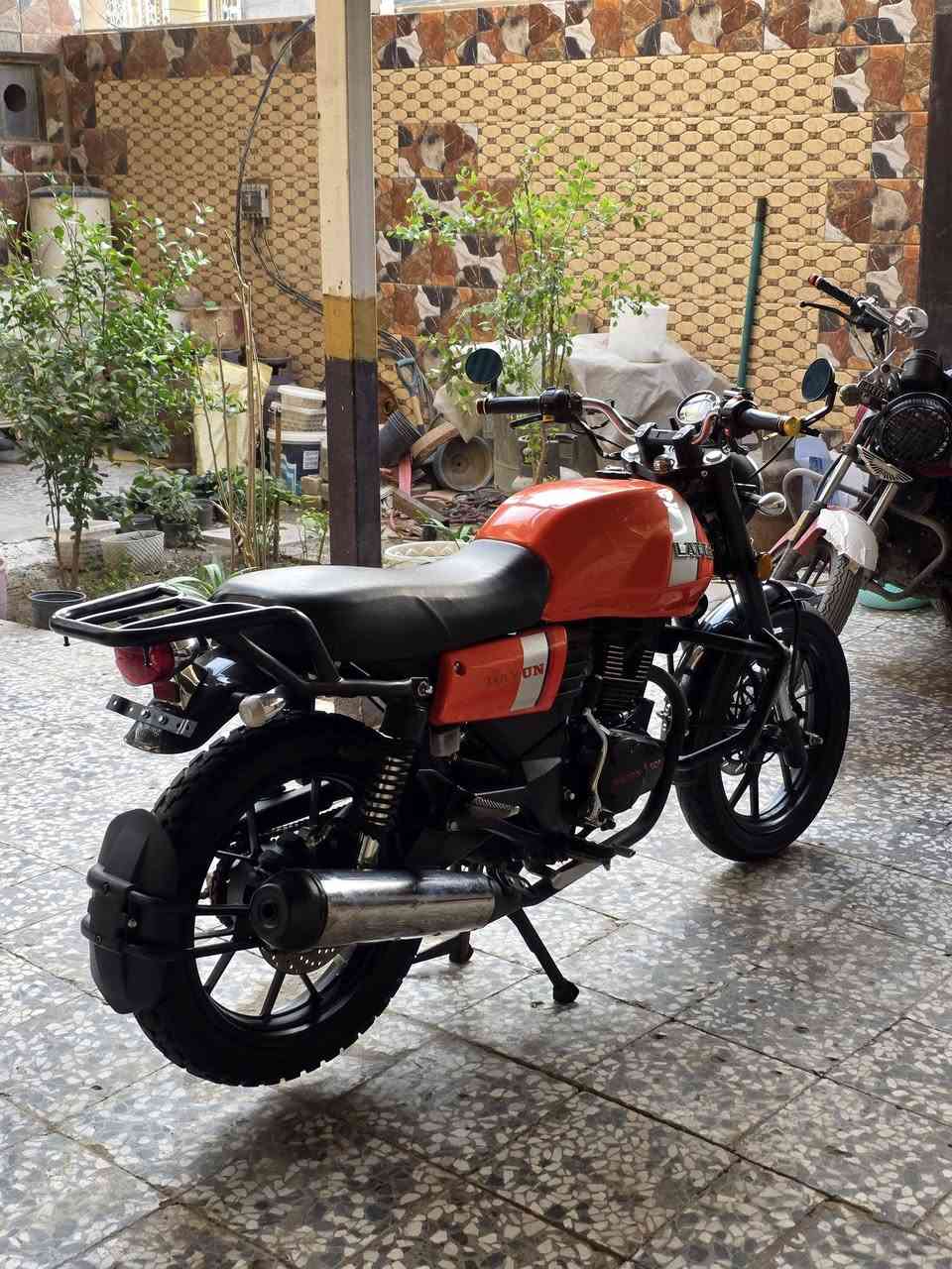 الحلال للبيع
دايون لاتي 2023 سعرها مليونين 
اوراق اصولي أوراق اصولي ركز عليك الله مو رقم 
وكيلها نجف 
مكينه 200 
مكفوله كفاله عامه 
دراجه جديده ونضافه كدامكم 
مكاني نجف عسكري مدارس 
اي ستفسار راسلني وخادم 
كل تفاصيل ذكرتها ماتشتري لاتعبني فدوه


**إذا كنت صاحب هذا الإعلان وتريد حذفه لأي سبب، رجاءا أرسل رسالة إلى الدعم الفني**