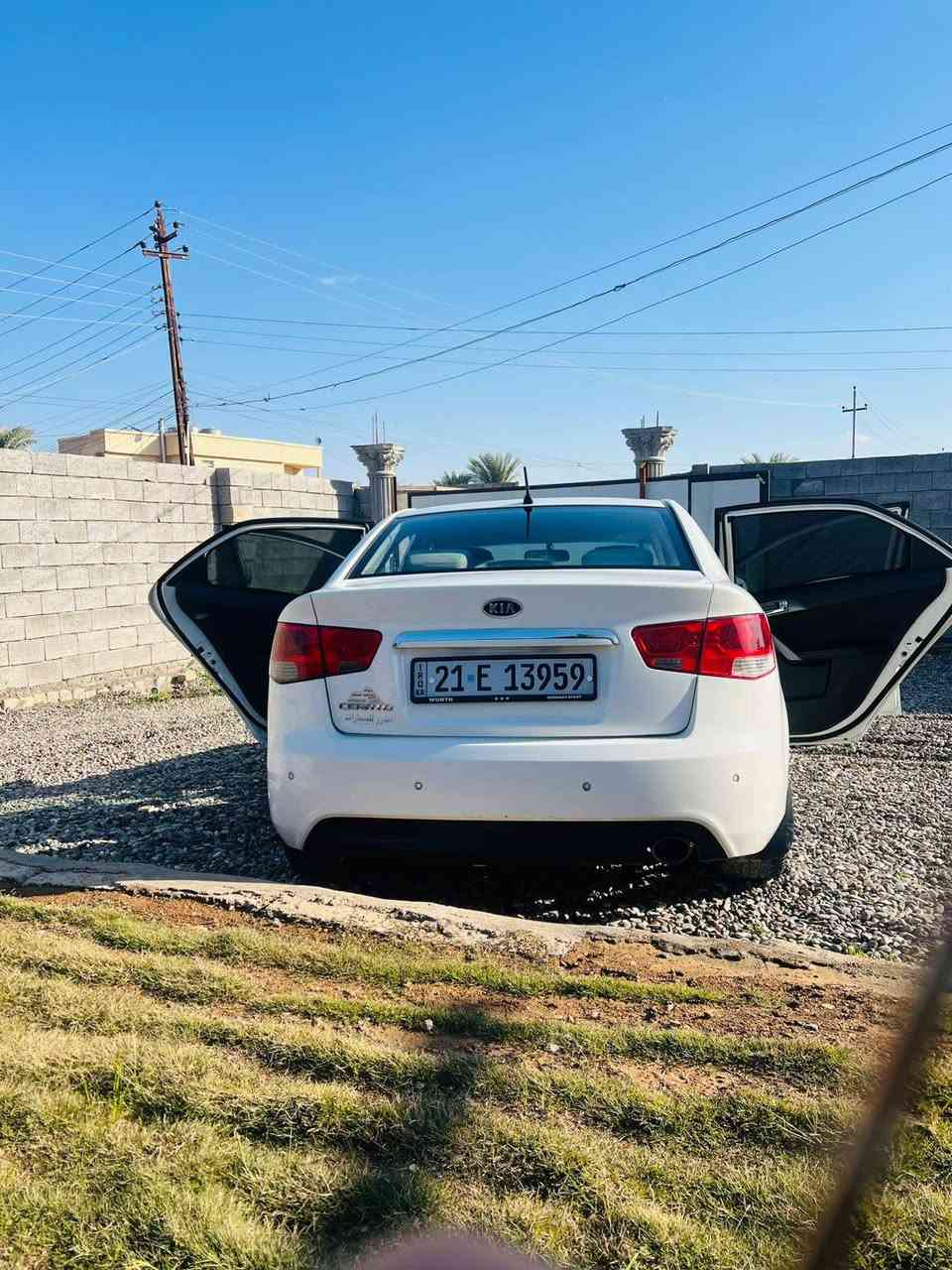 سيراتو موديل 2013
كير محرك شرط 
محرك ما مفتوح 
كير 6نمر 
____________
مواصفات _
تحكمات ستيرن 
اشاير مري 
شفتات 
_____________
رقم سليمانيه شرط التحويل 
هزه 2026
سنويه 2030
رقم مصطره
__________
السياره بدون صبغ 
بيها مكان واحد بارد
____________
صدر جديد 
طخم تاير 
_________
مكان السياره القياره قريه الحاج علي
للستفسار الاتصال علا الرقم 
***********
