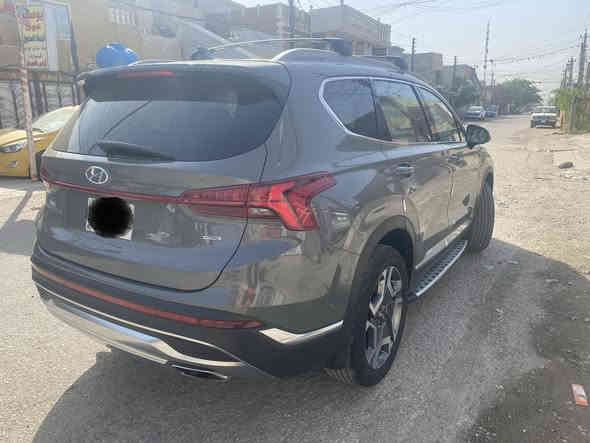 سلام عليكم للبيع هيونداي سانتافي 2022 لون إسمنتي رقم بغداد مشروع وطني بأسمي السيارة اني مستوردها على ايدي 
المواصفات 
 السيارة بنزين حجم المحرك ٢٥٠٠ GD وارد امريكي ضررها باب السايق نفسه مصلح ومصبوغ وخشم الجاملغ الامامي بارد ومكحل صور الحادث بالمنشور سيارة كله ليبل واحد 
١- مفتاح  ذكي بصمة + التشغيل عن بعد . 
٢- نظام اوتو بارك / التوقف الذاتي بدون سائق 
٣- كير بنظام الازار المنفصلة الاصدار الجديد ( بيانو) 
٣- كير ماوس ثانوي لأوضاع القيادة / Drive Mode  
‏Comfort - Smart - Sport  
٤- نظام HTRAC الحديث  
٥- كاميرة خلفية 
٦- هاند بريك بصمة  
‏٧ - Auto Hold  أوتو هولد 
٨- خاصية ISOFIX   ايزو فكس قفل الاطفال 
٩- نظام مانع الانزلاق 
١٠ - نظام نزول المنحدرات. 
١١ - نظام اطفاء المحرك (A) ذاتيا في الازدحامات لتوفير الوقود 
١٢- شاشة تدعم Apple Car play و Android وبلوتوث مدمج والأوامر الصوتية 
١٤- الشاشة الوسطية حجم كبير ١٢ انج مع دعم الملاحة بالخرائط GPS وبوصلة للاتجاهات 
١٥- شاحن هاتف wireless 
١٦-  مخارج شحن USB وتشغيل الميديا 
١٧- منافذ للطاقة كهرباء 12فولت ومنفذ 110 فولت 
١٩- مرايا جانبية بخاصية الترحيب والفتح عند الاقتراب والاضاءة  
٢١- حساسات ضغط الاطارات  
٢٢- حساسات أمامية / جانبية /خلفية 
٢٣-  كامرة اضافية لتقنية منع الخروج عن المسار 
٢٤- ميزة التوقف الذاتي للمركبة منعا للاصطدام عند القيادة او الرجوع 
٢٥-  المركبة تعيد نفسها للمسار الصحيح عند عدم الانتباه 
٢٦- لايت زينون بتقنية High Beam الانارة الذكية + LED  نهاري  
٢٧- بك لايت LED مميز مدعوم بتقنية ضد الضباب لاوضح رؤية للمركبة 
٣٠- اضاءة داخلية LED تقنية Ambient Light متعددة الالوان  
٣١- مرآة داخلية بخاصية التعتيم الذاتي  
٣٣-  نظام القيادة الذاتي الذكي في الشوارع المخططة  
٣٤- مثبت السرعة Cruise وميزة التباعد عن المركبات 
٣٥- خاصية المايك للسائق للتحدث مع الركاب في الخلف 
٣٦- حساس حراري بسقف السيارة بتحذير صوتي في حال نسيان الاطفال في المركبة 
٣٧- قفل الابواب والنوافذ / خاصية عدم العبث للاطفال 
٣٨- القفل المركزي للابواب وعدم الفتح عند مرور مركبة بشكل قريب من السيارة  
٣٩- شفتات رياضية بالمقود 
٤٠-  المقاعد الامامي كهرباء + تدفئة 
٤١-قبضات أبواب تحمل خاصية الانارة ليلا 
٤٢- الداخل جلد بلون مميز تطعيم الدواخل 
٤٣- اريل نفكيتر مدمج بتقنية التقاط بث الراديو HD 
44-السيارة مشدود عليها دوسات جانبيه اصلية والويل كب مبدل حجم 20 مال بلاسايد السيارة جاهزة مناقصه برغي 

السعر 230 وبي مجال جدا بسيط السيارة ماشية 57 الف كيلو رقمي *********** مكاني الدورة ابو دشير
