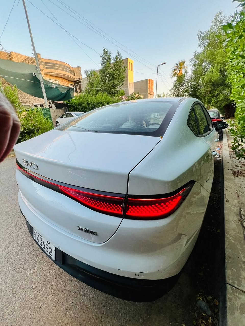 BYD SEAL 5 للبيع 
سيارة جديدة ماشية ٧٣٠٠ الكلي 
بيها فقط شخط بالباب ورصعة بالجاملغ الامامي اليمنة 
راسلني ادزلك صور الضرر 
السعر ١٩ مليون وبيها مجال بسيط 
*********** 
مكاني بغداد الكرخ
