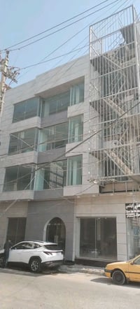 شارع السناتر • ٣٠٠م • بناية تجارية للإيجار