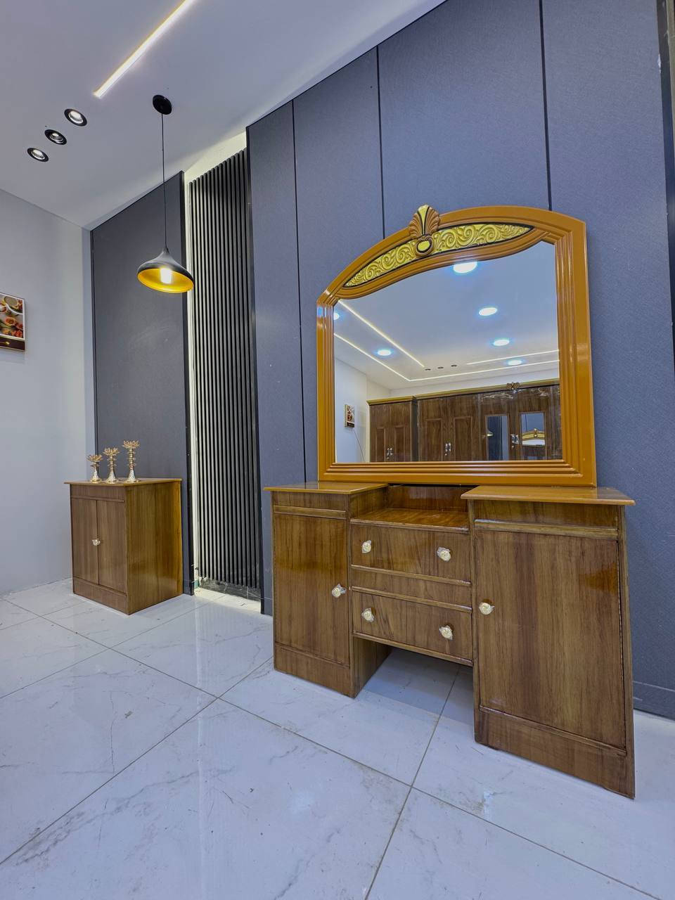 السعر // 975 فقط 😍

🔅تفاصيل الغرفة المرمري  ....

 خارج ٤ملم ام دي اف 🔺
وداخل معاكس ٣ملم 
صبغ حراري  درجة اولى 

عدد القطع  ٧ قطع 😍
🔺1 //جرباية  قياس  ١٦٠ × ٢٠٠ 
🔺//ميز جانبي ايسر قياس ٥٠
🔺2// وميز  جانبي  قياس ٥٠
🔺3// زاوية ارتفاع مترين عرض ٨٠
🔺4// وميز بلازمه  
🔺5//وميز مراية ارتفاع مترين عرض ١٢٠
🔺6// وكنتور ٦ باب  ارتفاع مترين و١٥ طول ٣ متر و١٥

القطعه الثامنة حسب الطلب شازلون
سعرها ٥٠ الف ❤️

(توصيل مجاني مركز بغداد )
التوصيل يشمل الشد مجاني 🔥
(اطراف ٥٠)
باقي المحافضات حسب البعد
شازلون سعرها ٥٠ الف
شازلون مخزن ٧٥ الف


**إذا كنت صاحب هذا الإعلان وتريد حذفه لأي سبب، رجاءا أرسل رسالة إلى الدعم الفني**