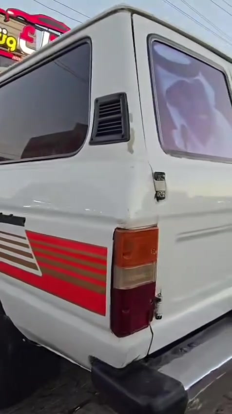 السلام عليكم لاندكروز للبيع موديل 87 كير ومكينه جديد ماكينه ثرياف جير 6 دفع رباعي شغال كهربائيات كلها شغال تخم تاير جديد دوشمه جديد جام كهرباء رقمها اربيل تحويل ثاني يوم مكاني نجف ***********
