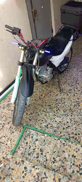 السلام عليكم قفاز للبيع ياباني مال حاويه بس المكينه مال ايراني قفاز نظيف من كل شيء مكفول من السرقه والاشكالات القانونيه والمكينه جديده ما مفتوحه ابدا سعر القفاز 800,000 الف... اللي يحب يشتري يتصل على ***********
