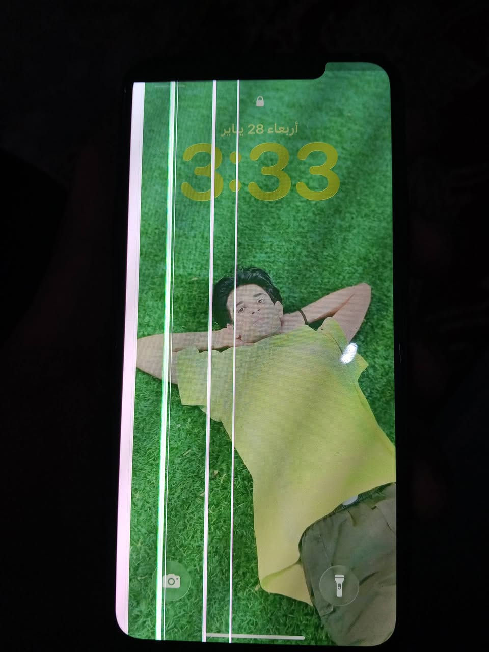 تليفون ايفون 11 برو ماكس تليفون نظيف ما ابي اي شيء بس فقط الشاشه بيها خطوط بطاريته 93 رقم بطاريتها 250 وبي مجال تواصل وياي على الرقم هذا ***********
