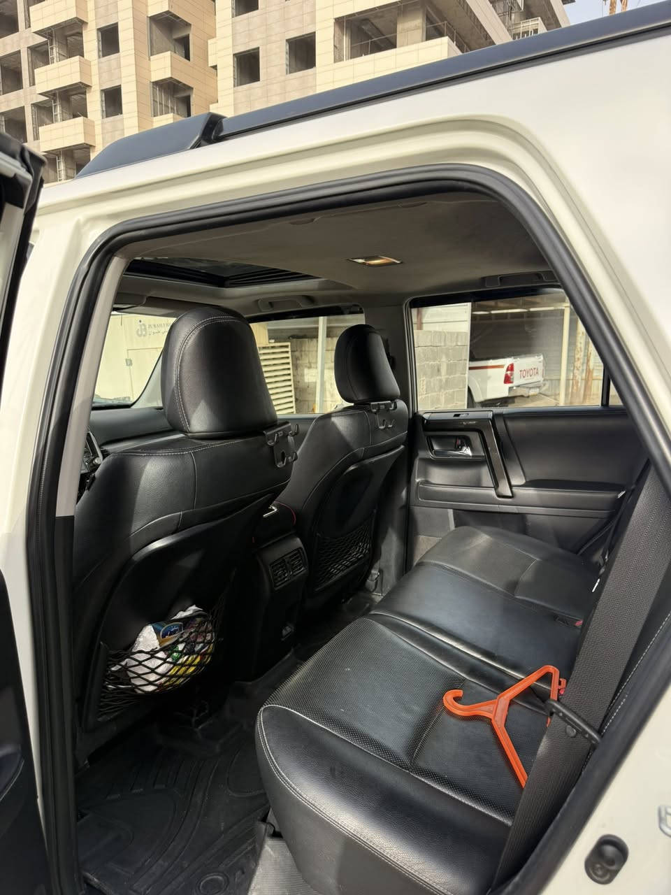 السلام عليكم من رخصت مدير الكروب  سياره فور رنر موديل 21 فول مواصفات لمتدد  تو ويل كشنات تدفئ تبريد ماشيه 45 ميل  سياره بل حقيقه احلئ من الصور نظيفه جدآ مناقصها اي شي تخم تاير جديد سنويه غير منتهيئ بسمي السياره تبديل فقط جاملغ ودعاميه بنيد راجع بارد ع كد شبر السعر 295 ورقه مكان السياره زيونه  ***********
