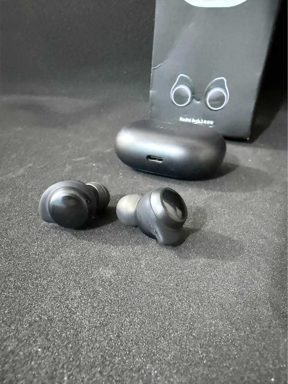 ايربود ماركة - Redmi Buds 3 - جديدة لوك

ملاحضة 🔙 قطع كلهم أمازون أصلي

الاتصال: تستخدم تقنية بلوتوث 5.2 لتوفير اتصال مستقر وسريع

عمر البطارية: توفر السماعات حوالي 5 ساعات من الاستخدام بشحنة واحدة، وتصل المدة الإجمالية مع علبة الشحن إلى 18 ساعة

الشحن: تدعم الشحن عبر منفذ Type-C

مقاومة الماء: مصممة بمستوى مقاومة للغبار والماء IP54، مما يجعلها مناسبة للاستخدام أثناء التمارين الرياضية أو في الأجواء الممطرة

جودة الصوت: تحتوي على وحدة مكبر صوت ديناميكية بحجم 6 ملم تم ضبطها بواسطة Xiaomi Sound Lab لتقديم جودة صوت واضحة

إلغاء الضوضاء: تستخدم خوارزمية لتقليل ضوضاء الخلفية أثناء المكالمات لضمان وضوح الصوت (إلغاء ضوضاء المكالمات ENC)

السعر 15 ألف والتوصيل مجاني كل العراق 🚚

للحجز والاستفسار مراسلة الصفحة 

رابط واتساب الي يريد يراسلني 👇

https://wa.me/message/ANGQMMLUZKO4C1 بغداد, العراق


**إذا كنت صاحب هذا الإعلان وتريد حذفه لأي سبب، رجاءا أرسل رسالة إلى الدعم الفني**