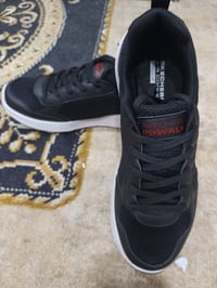 سنيكر • مقاس 42 • جديد أصلي