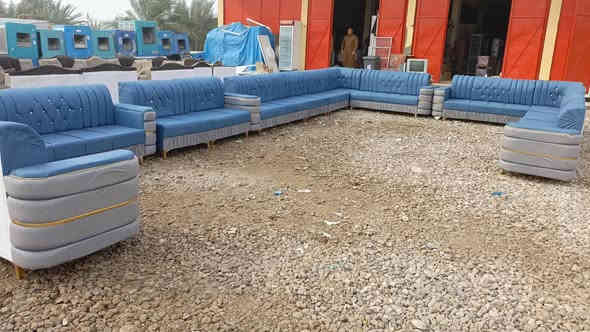 السلام عليكم 👋👋 
وفرنالكم ديوان 30مقعد
قياس عشرين متر تقريباً 👍👍 
شغل مرتب وجميل
وبسعر بلاش مليون ومئة فقط
العنوان الصويرة الشارع العام مقابل محطة رضا الصالح الثانية قرب مطعم هنداس بالسايد إلي رايح عالصويرة 
***********واتساب
