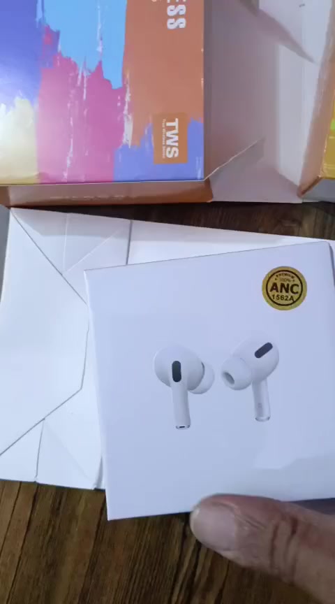 ايربود أبل بودز برو الجيل الخامس اورجينال امريكي كارت ضمانها وياها السعر ١٠٠ يوجد توصيل ***********
