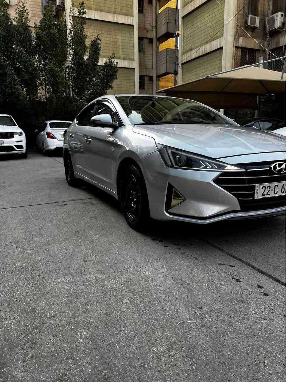 سلام عليكم النتره امريكيه 2019 سيارة جديده كل نقص مابيه محرك وكير وتبريد وتدفئه مكفولات تخم تاير جديد بطاريه جديده رقم اربيل الجديد بسمي حادثه بل منشور بدون تبديل فقط البنيد مصبوغ وجاملغ اليمين ماشيه 92 
اشاير بل مري
لد امامي منضومه مال زنون عدسه
تدفئه بل كشنات والستيرن
كير AT بلادي محرك 2000 دوش
رادار امامي وخلفي 
السعر 125 وبيه مجال كلش بسيط 
مكان بغداد الصالحيه 
*********** حجر الصالنصه موجود بلادي بغداد, العراق
