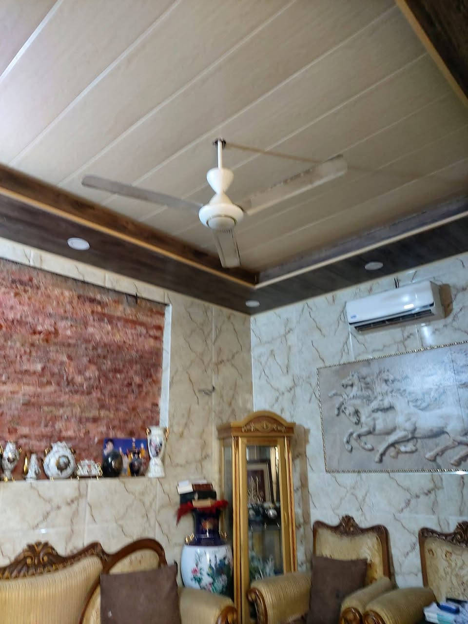 بكربلاء موقع مميز جدا مفوض للطابو بقرار 320
*********** الرقم بيه واتساب

عدنا بيت ٢٠٠ متر طابق واحد بيه ٣غرف كلهن سويتات وبيه هول واستقبال ومطبخ وحمام منفصل غير البي الغرف ومرافق خارجيه وطارمه بيت درجه اولى بحي الامين على نهر الهنيديه خمس دقايق للولايه بالسباره وربع ساعه مشي للامام مكان نظيف جدا وهادئ بيه مسبح وبيه جم يعني كلش مكان راقي اريده ب٤٥٠ وروحوا اسالوا هناك الاسعار اشكد احنا مطلوبين اريد انبيع بحي الامين قرب مطعم مندي عز الدين على الهنيديه بفرع مسبح مون لاند
