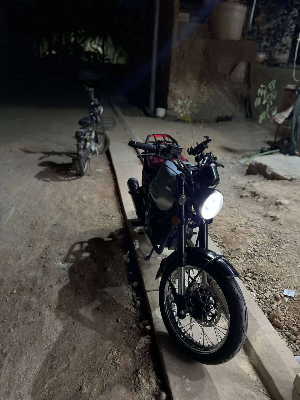 سلام علیکم لايت للبيع موديل 21
دراجه خیر من الله وانظيفه مکفوله كفاله عامه س عفصه بل تانکي غير هاي ماکو مکان دراجه کربلاء باب بغداد ماشيه 12 الف ..... لأستفسار ***********
