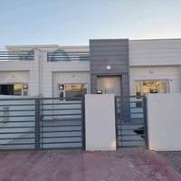 خانوی مامۆستایان بۆفرۆشتن B42 رووی خۆری بەیانی بەردەمی دیوار ماڵە دکت/...