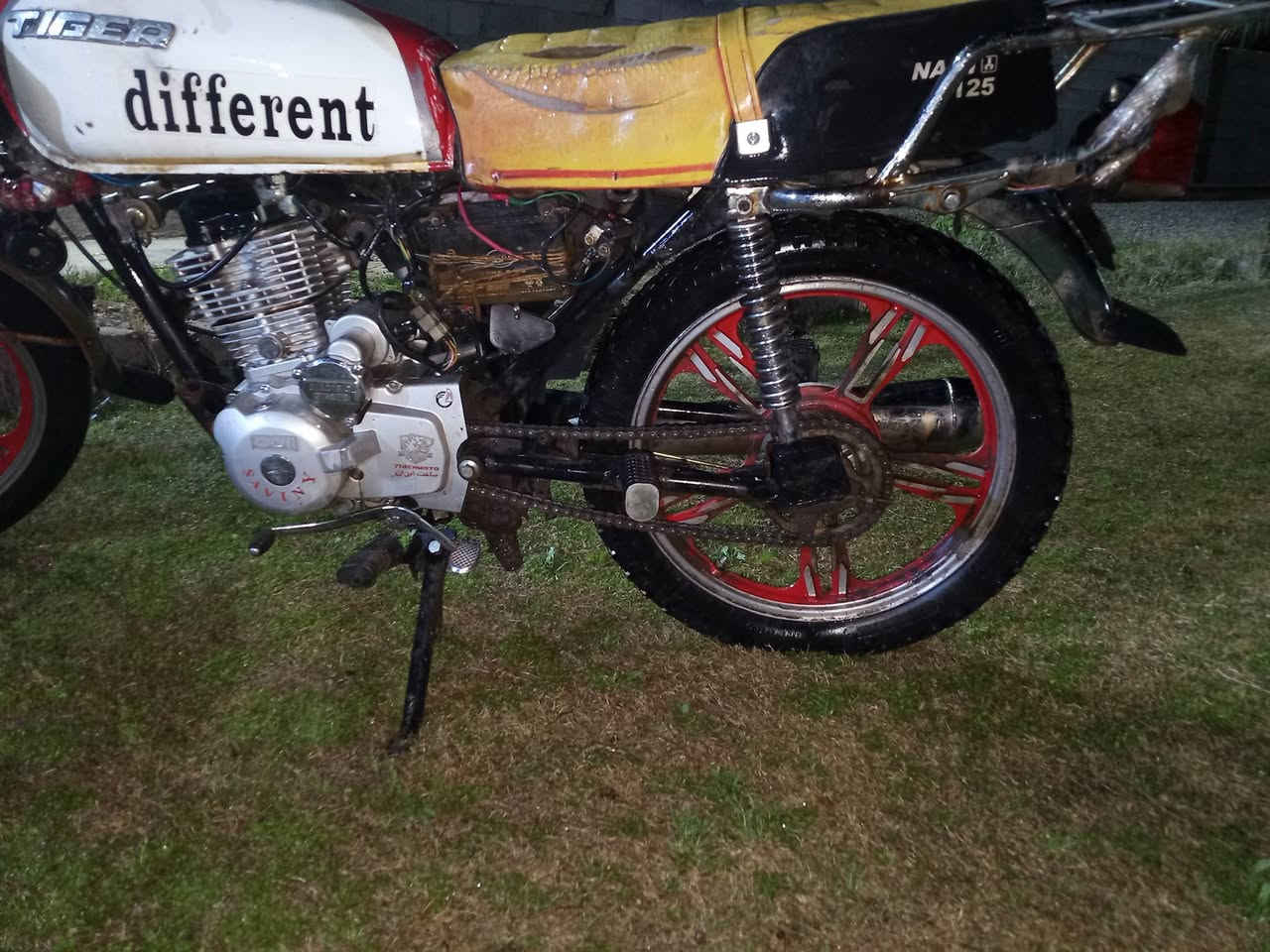 سلام عليكم دراجه يراني موديل 2020 البيع النتصال الرقم *********** السعر 375 بيه مجال مكاني الضلوعيه
