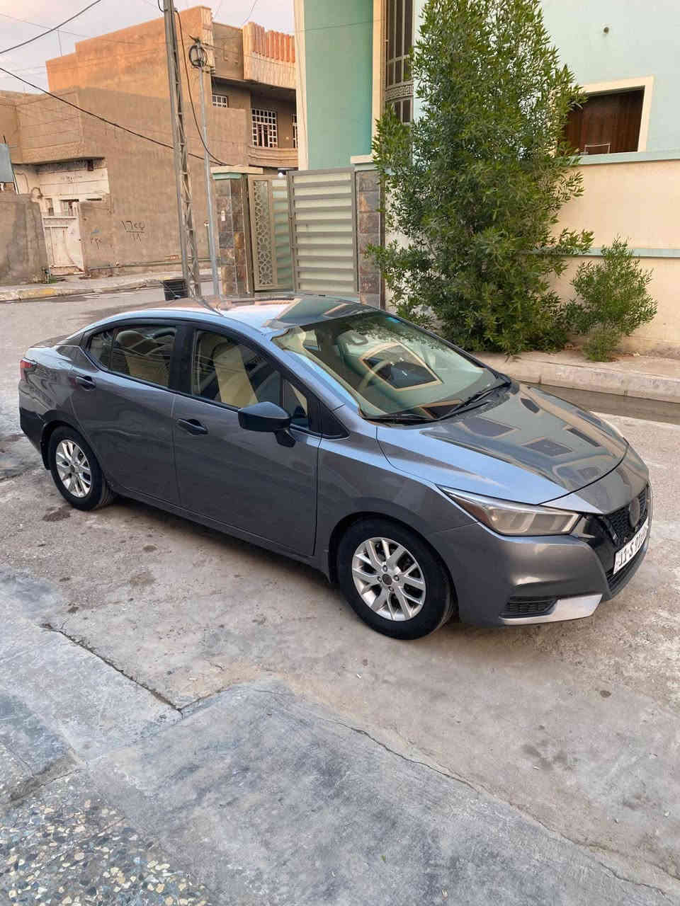 سلام عليكم نيسان فيرسا ٢٠٢٠ فول عده الفتحه محرك ١٦٠٠ دوش السياره مال بيت حادثها ناشره بالصور  بسيط 
السعر المطلوب ١١٠ ورقه رقم الهاتف ***********
