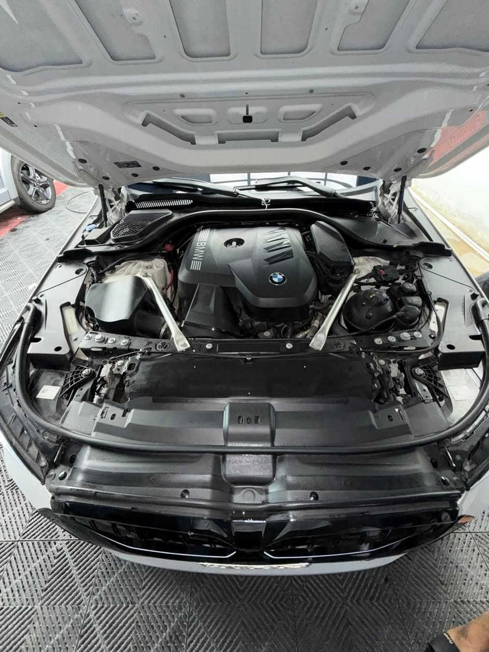 سلام عليكم  bmw 530i موديل ٢٠٢٤ ماشي ٤٥ الف مايل مواصفات لكجري محول ام بكج بدبي كله غراض وكاله بي ام دعاميتين سعرهن ١٥٠٠ دولار ويل وتاير اصلي شركة بل كارتون مكلفني ٥٥٠٠ دولار سيارة مال بيت مغلفها ppf مات ظمان ١٠ سنوات سياره بدون اي نقص بدون حادث داخله كلين للعراق بيها قطعه كلير امريكا بدون حادث وا ايرباك مكاني كركوك 
للاستفسار :***********
