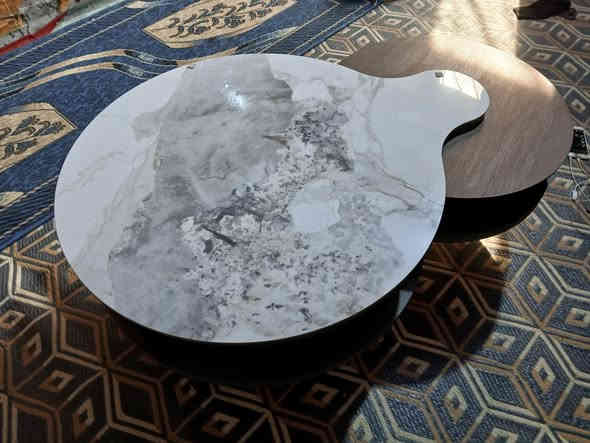 طبله وسطيه ماركه اصليه اخت الجديده فيها خانات لتقديم الحلويات والمكسرات المراسله على الخاص او الواتس اب توصيل بغداد فقط للاستفسار ***********
