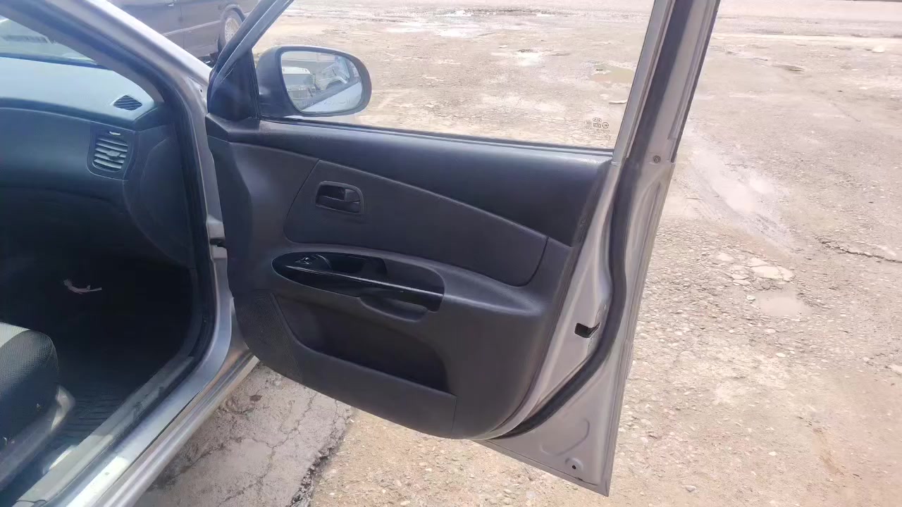 كيه ريو ٢٠١٠  سياره صبغ عام جانت تكسي ونصبغت خصوصي ضررها برأس الجاملغ فقط
كير مكينه شرط 
تبريد تدفئه
كلشي موضح بل فيديو
***********
سعرها ٧٨ ورقه سياره جاهزه على آخر حبه
