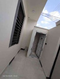 شارع المجمعات • ١٠٠م • طابق ونص