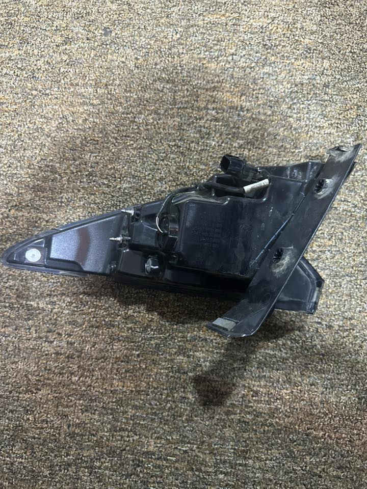 سلام عليكم 
بك لايت توسان 2023 
بيها كسر بل جامة 
شغاله بس تبديل جامة 
السعر 30 
للتواصل ***********
يوجد توصيل كافة المحافظات
