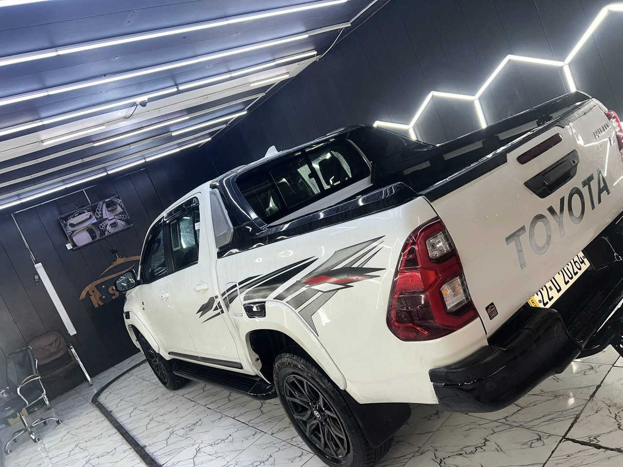 السلام عليكم للبيع 
هايلوكس جي ار  2022 GR 
محرك 6 
فول مواصفات ومواصفات الGR معروفه 
رقم السيارة اربيل
السعر 350 وبيها مجال 
للاستفسار اتصل ***********
