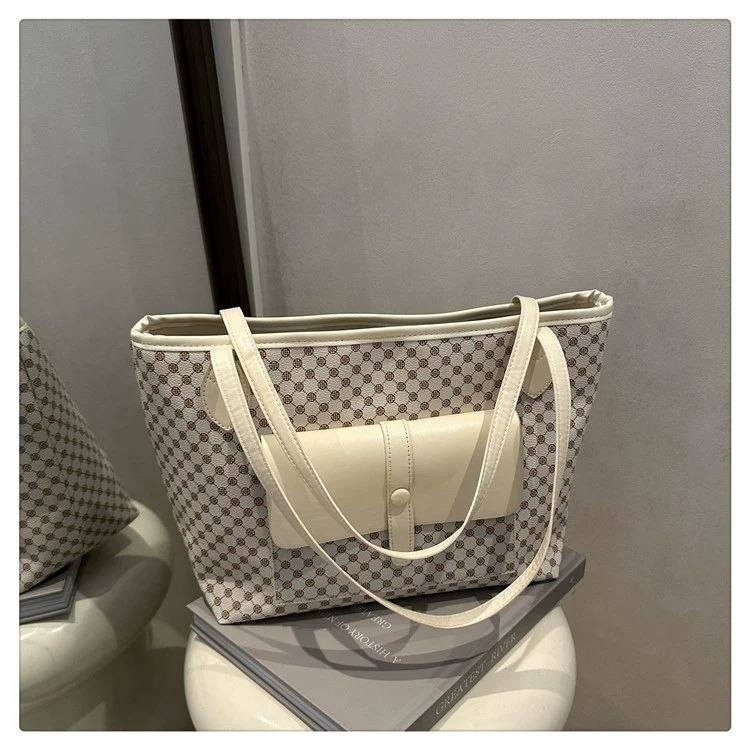 توت باك كيوت ✨
جودة عالية وموديل عصري نازك ❤️
الحجم:
القياس 39x27Cm
مناسب لـ:  الموظفات،  الاستخدام اليومي، الطالبات ، الماميات  

السعر: 75 فقط ✅ 🔥🔥

الدرزن يحتوي على 12 قطعة
اقل طلب نص درزن


**إذا كنت صاحب هذا الإعلان وتريد حذفه لأي سبب، رجاءا أرسل رسالة إلى الدعم الفني**