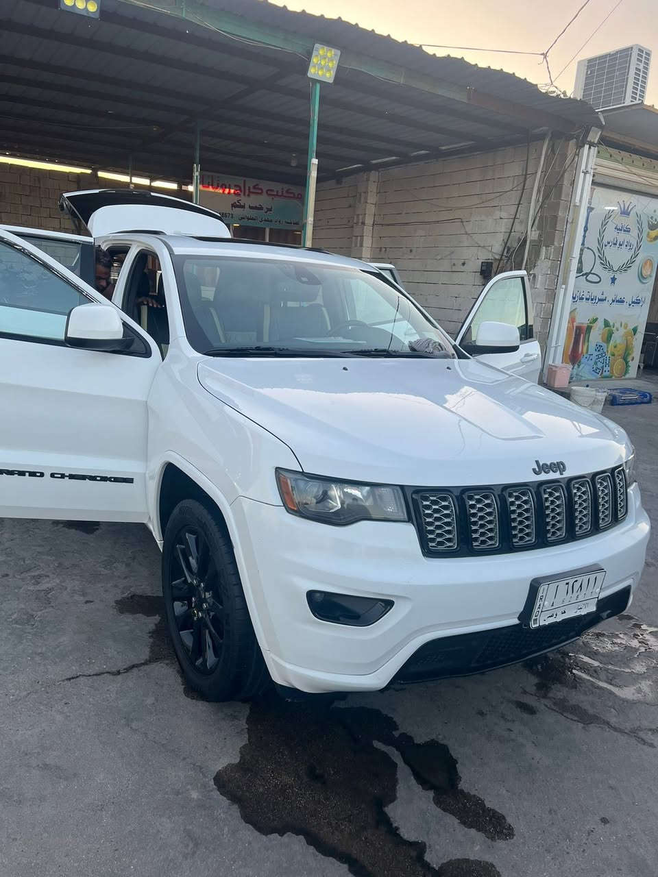 جيب كراند شيروكي  ( ليمتدد )
فول مواصفات 6 سلندر فورويل بارنوما -2020

🟩 السعر  _ 27000 بيها مجال بسيط 

باسمي- معوقين -بعد ٤ اشهر تتحول حرة.

-مكينه 6 سلندر 3600

ماشية ١١٥ الف ميل 

 السيارة جديدة 

حادثها موضح بالصورة  وباسمي استوردتها،

 - سلايت

- فور ويل  

-كشنات جلد اماميه تدفئه تبريد والخلفيه تدفئه

-كشنات اماميه كهرباء +خزن ميموري ستيرن وكشن السائق

-بصمه تشغيل وابواب وتشغيل عن بعد 

-اطفاء ذاتي عند الوقوف في الازدحام

-نضام اقتصاد البانزين

-دفع رباعي 4*4

-شاشه تدعم كار بلي

-جنطه كهرباء

-فتحه (بانوراما طكتين)

-تدفئه بلستيرن ونضام تعتيم بلمري

-سماعات محيطيه

-نضام سبورت +مانع انزلاق

-حساس امامي خلفي +رادار خلفي

-شاشة كبيرة مع كامرة خلفية ومواصفات كثيرة

-بيها صبغ جاملغ وباب عكس السايق، وكلير للمتبقي

رقم انبار والك الفحص باي مكان


**إذا كنت صاحب هذا الإعلان وتريد حذفه لأي سبب، رجاءا أرسل رسالة إلى الدعم الفني**