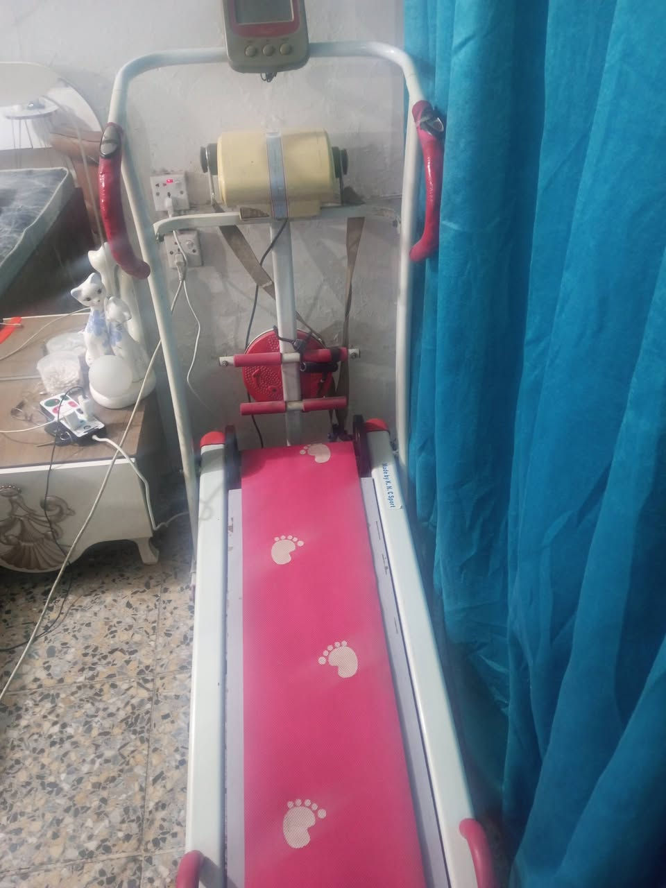 السلام عليكم ، جهاز جري كهربائي على الفحص شغال مابي شي يتحمل وزن ١٠٠ وجوه صافي 

وجهاز جري ميكانيكي شغال مابي شي 

اثنينهن ب ١٠٠ الف تجي تفحص بنفسك ما متواجد على الفيس الاتصال على الرقم 
***********

مكاني بغداد
