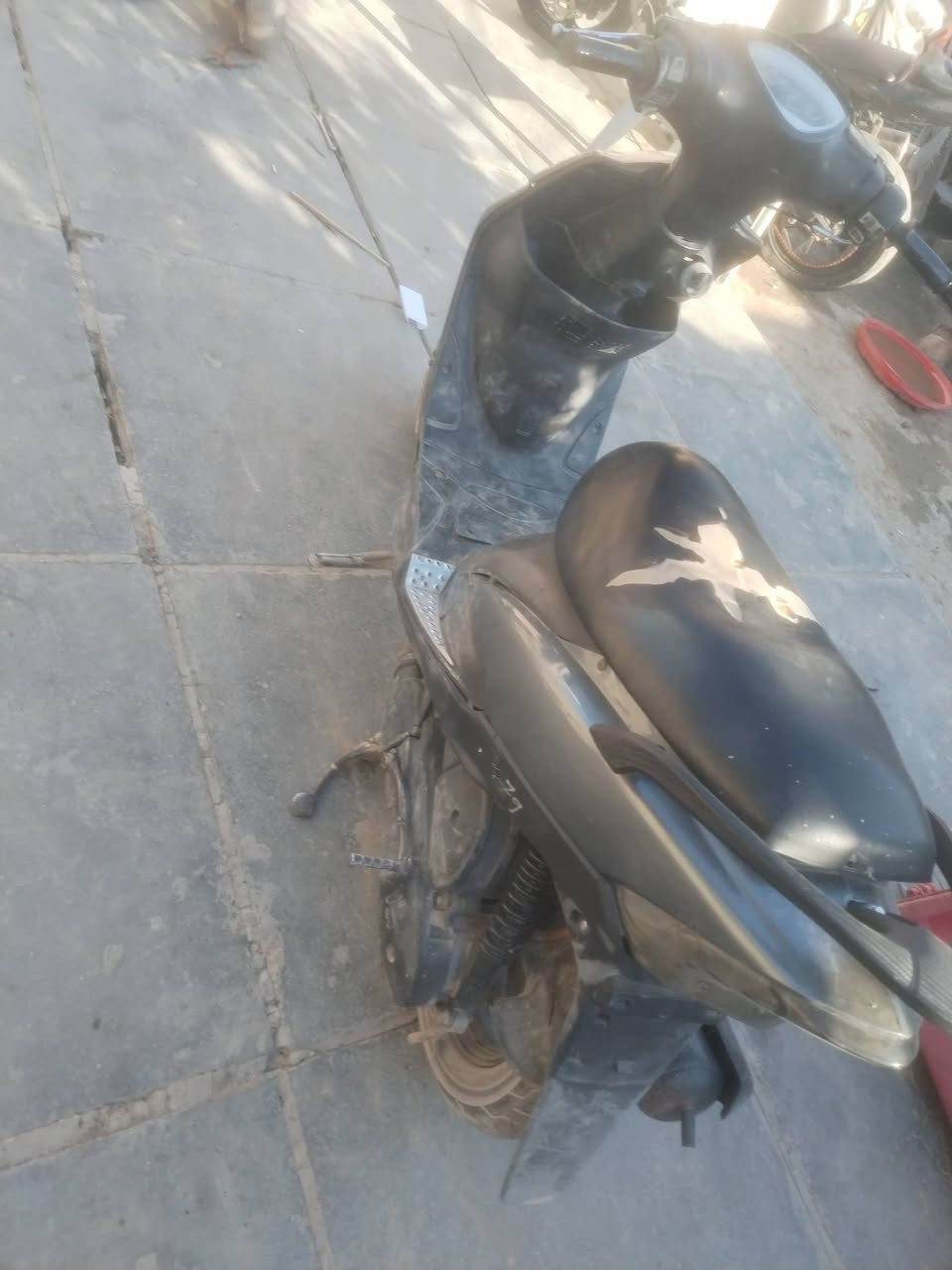 سلام عليكم شباب مرخصت لادمن ماكس عدله كارتون دراجه جديده وكلها بلاديه وكهرباءياتها شغاله اشاير عالي ناصي تايرات جدد بل كارتون وختم واحد رايدها450وبيها مجال شي قليل سلف وهندر تشتغل مكاني بغداد متواجد بلفيس وهاذ رقمي وبي واتساب ***********

