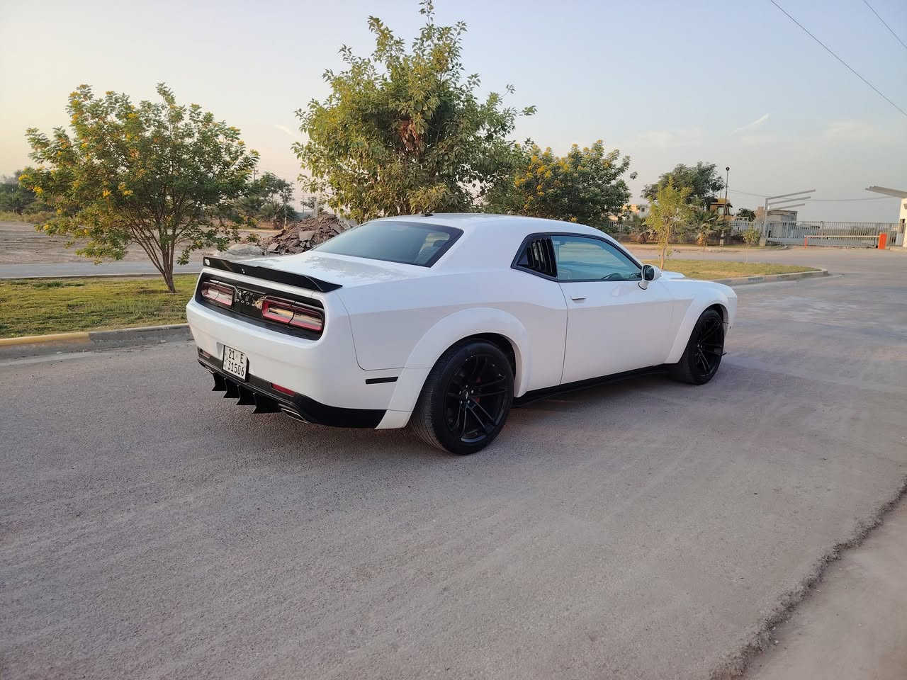 دودج تشالنجر ( جالنجر)
الفئه: sxt
مديل:2019
محرك :3.6 (6سلندر)
ماشیه:153 الف كم 
ايرباك كشن راجع سيستم 
المواصفات: شاشه وسط،
كشن سايق كهربائي،
تحكمات ستيرن
تبريد قطعتين 
تشغيل عن بعد 
دگمه سبورت 
مانع انزلاق
 السياره تدعم ميزة كار بلي 
الدعاميات معدله srt 2019 
وايد بدي مضاف اله لزگ
بدون صبغ ( كلين تايتل)
تحويل بنفس اليوم السياره باسمي 
السعر :30 مليون عراقي 
للاستفسار الرجاء التواصل على الرقم :
‏‭+964 771 736 4331‬
