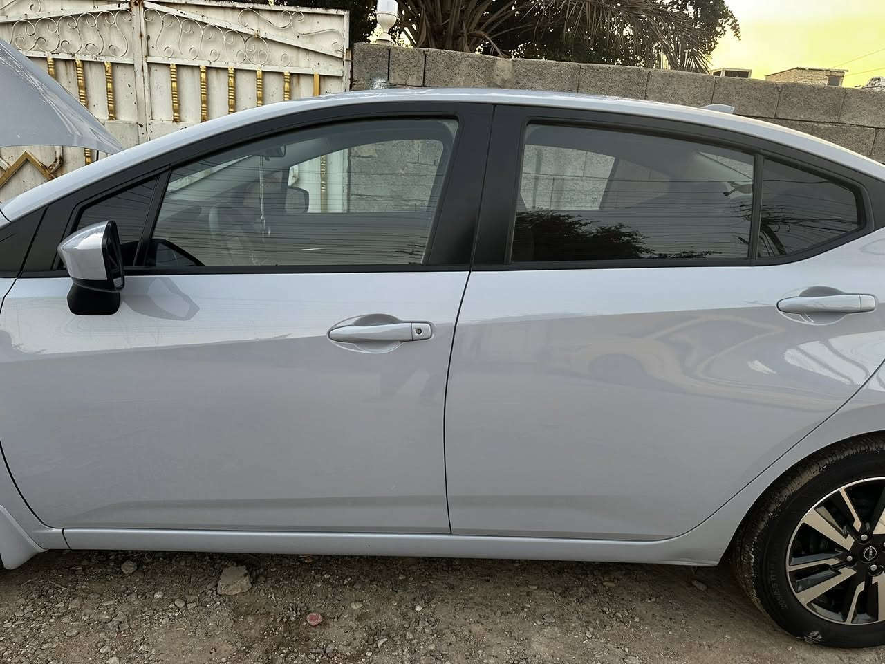 نيسان سنترا 2024 SV
ماشيه 44 الف  
مكينة ألفين 
فول مواصفات  عده فتحه 
ويل كب كشنات هيتر تبريد شاشه لايت فول لد لد نهاري رادار امامي وجانبي كامرة دوارة حساس خلفي بصمة وتشغيل عن بعد نضام ايكو توقف ذاتي  شحن لاسلكي  4 كاعديات بعد بيها هواي مواصفات
رقم بغداد 
السيارة  موقعه بغداد الزعفرانيه 
 السعر اتصال علا رقم 
***********
