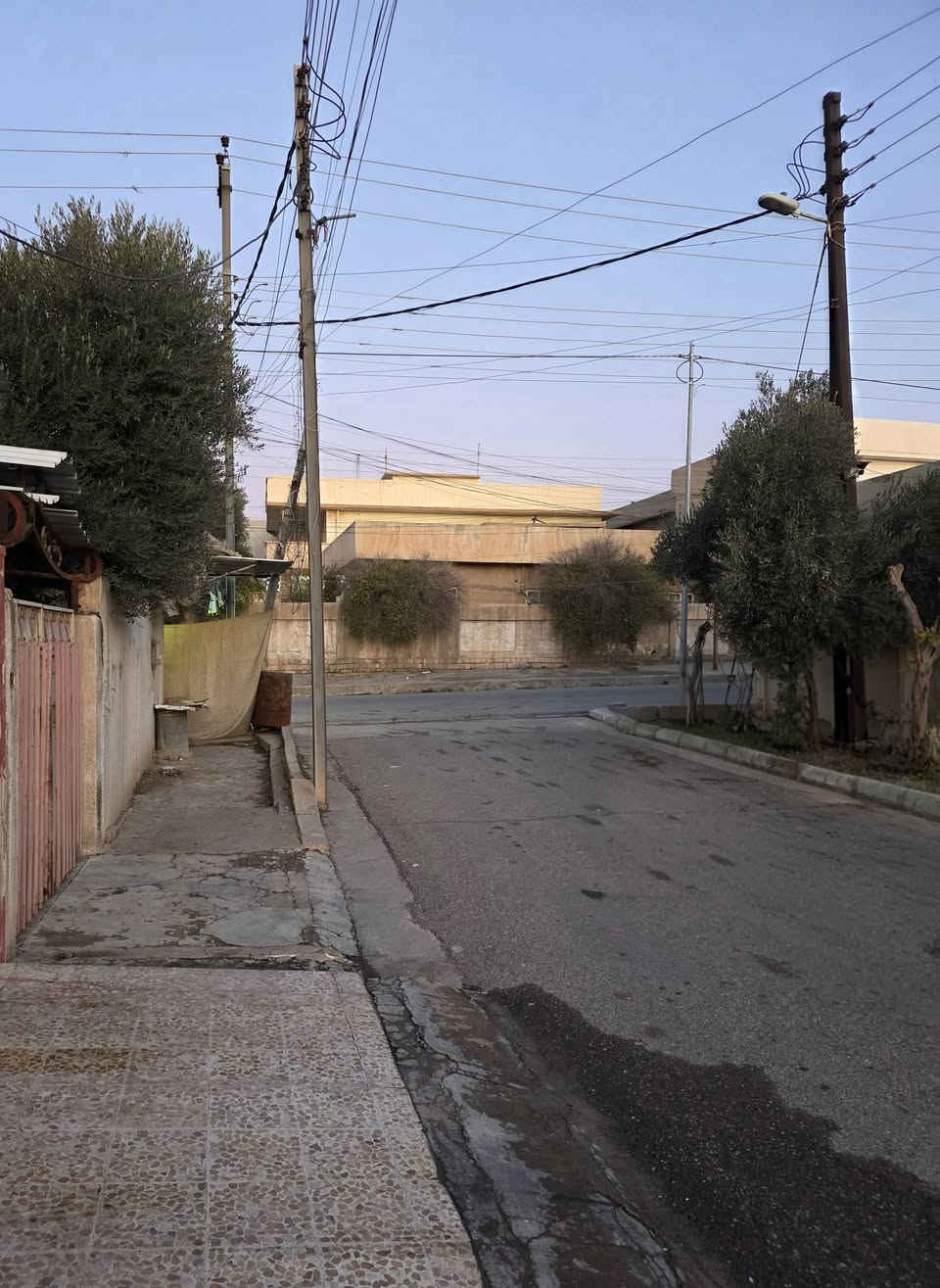 ارض للبيع في حي الجامعة المساحة 187 م الواجهة 10 م اتجاه شروق تام .
***********
***********
عقارات الصفوة حي المصارف قرب جامع سعدي مهدي
